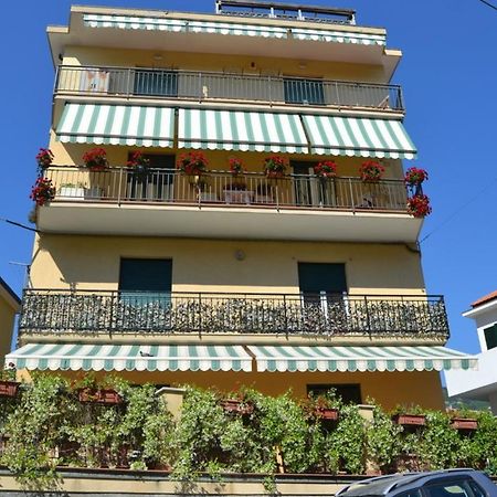 Casa Rosetta Appartement Noli Buitenkant foto